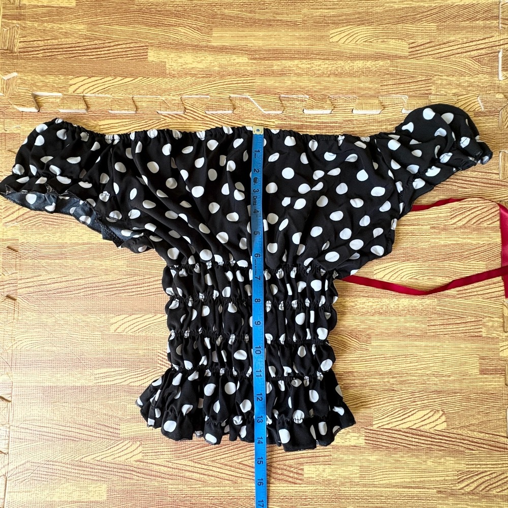 Black White Polka Dot Smocked Off Shoulder Crop Top Sz XS-S - Picture 6 of 7